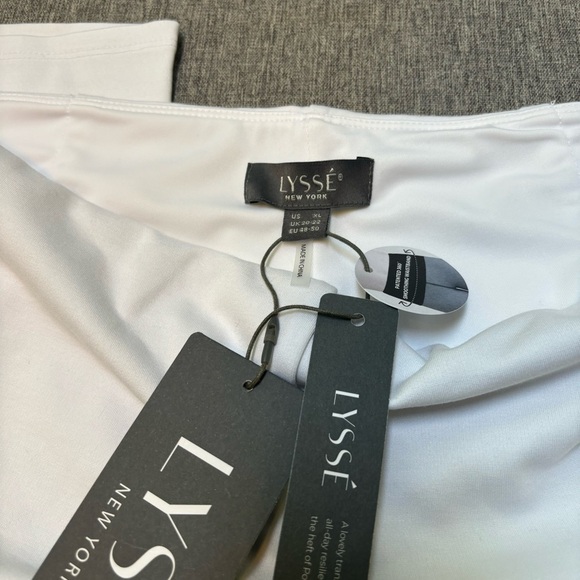 Lyssé Women's Kick Flare Cropped Leggings, White, XL (16-18) - Picture 9 of 9